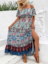 Robe longue fendue à épaules dénudées imprimée
